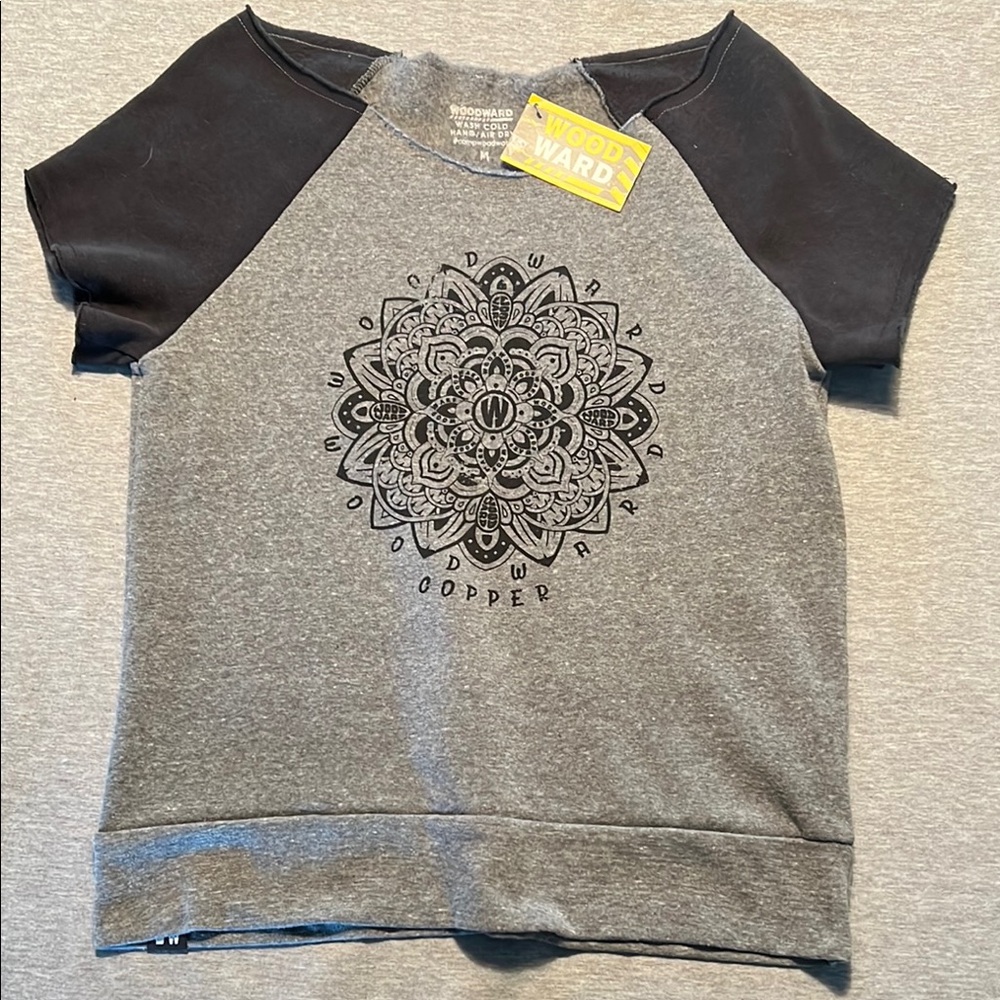 *NWT* Woodward Raw Hem Mandala Pullover